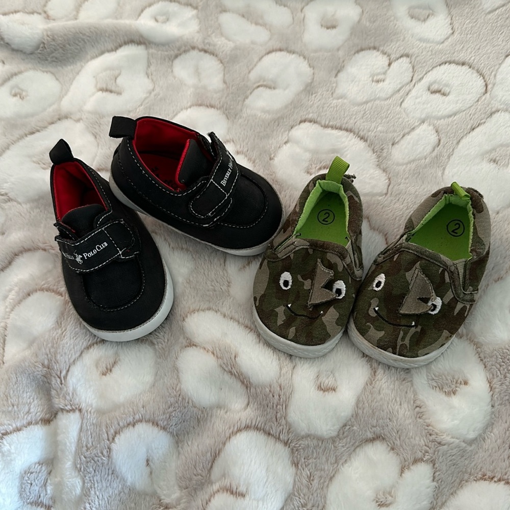 Lot of two baby shoes polos size 3 & camo size 2